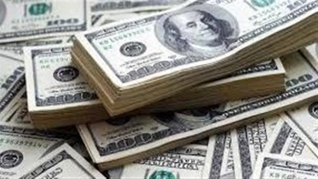 تطورات سعر الدولار مقابل الجنيه في تعاملات الإثنين بعد موجة الارتفاع الأخيرة